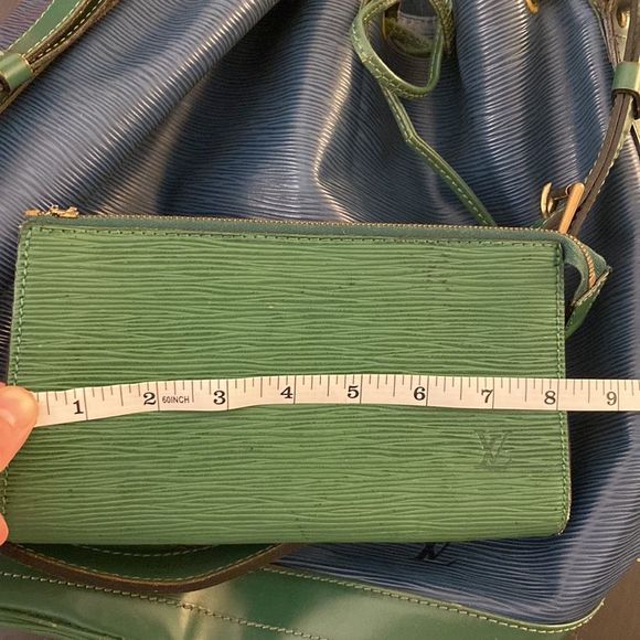 Louis Vuitton epi bicolor bag and green pouch. Good used condition. AR0995 - Picture 16 of 16